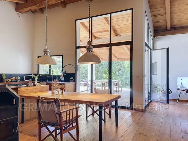 maison avec atelier, belles prestations