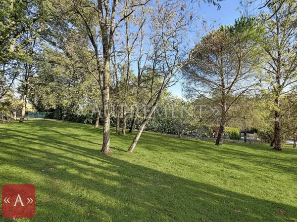 Terrain 907 m²