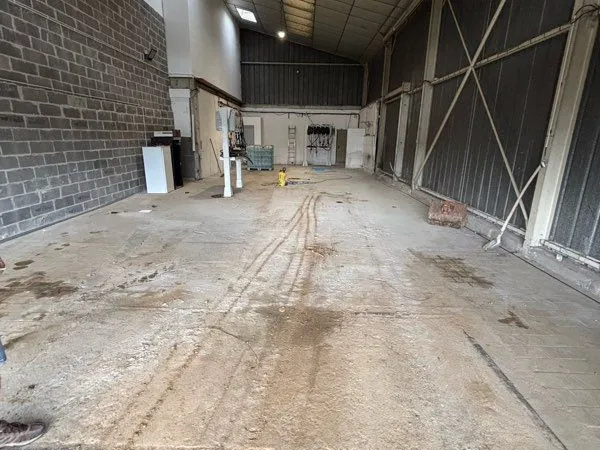 Entrepôt 130 m2