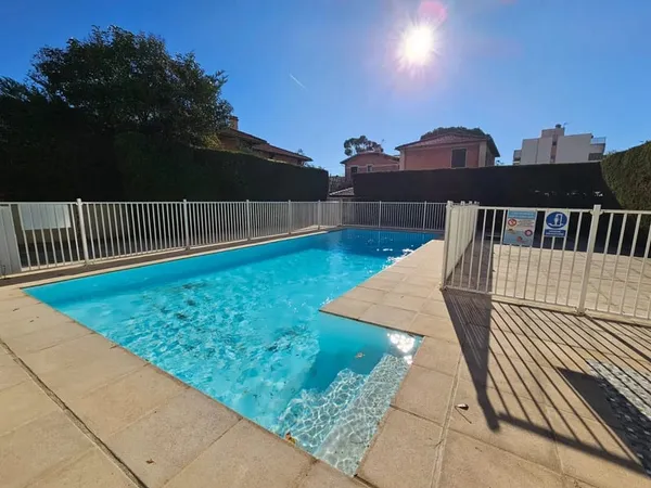 CAGNES SUR MER - LES VESPINS - STUDIO - TERRASSE - PARKING