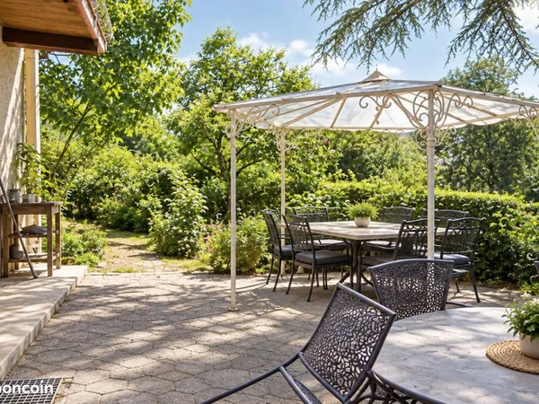 AUGIREIN Maison individuelle T5 avec Garage sur 500 m² au calme absolu, et sur le chemin de Saint-Ja