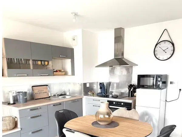 Très beau T2 de 42 m² à Villette-d'Anthon - Balcon, garage fermé en sous sol, parking privé, meublé