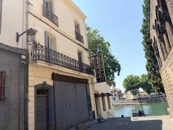 Local commercial 5 pièces 258 m²