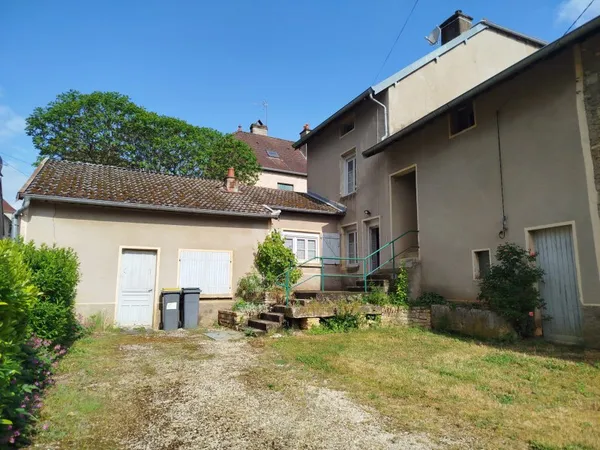 MAISON DE CAMPAGNE NON MITOYENNE
