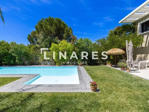 Vends villa - 164.86 m² - 5 pièces, 4 chambres - Marseille 11ème 13011