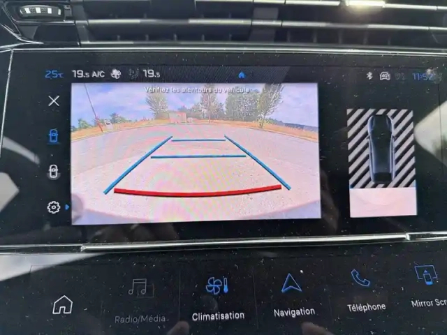 Peugeot 408 phev 180 e-eat8 — photo 22