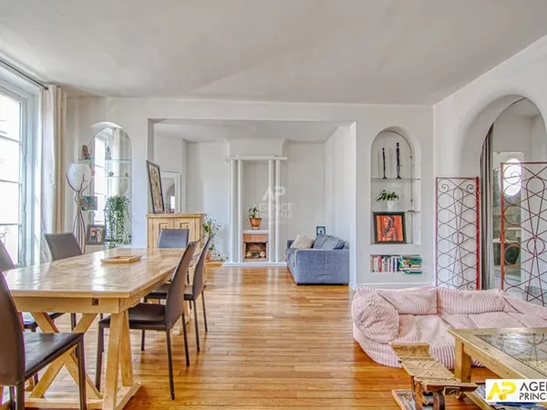 Versailles Notre-Dame Appartement 5 pièces 97m² carrez situé au 2ème étage