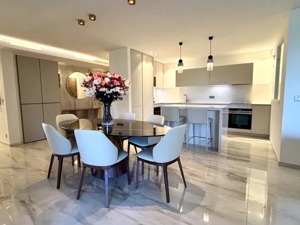 Cannes Croisette – Appartement 3 pièces  d’Exception avec Vue Mer
