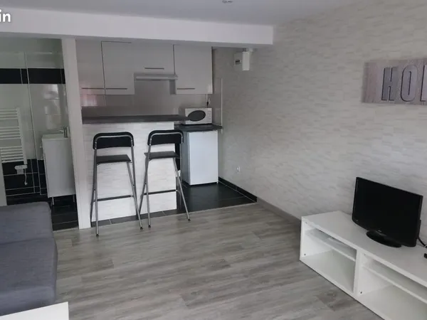 Studio meublé toutes charges comprises RDC 580 euros