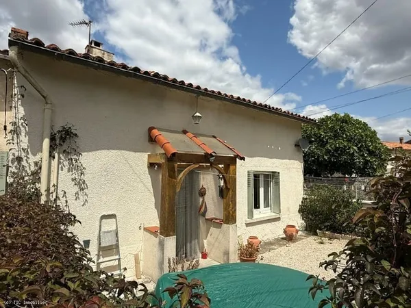Charmante maison de village spacieuse à proximité de Civray