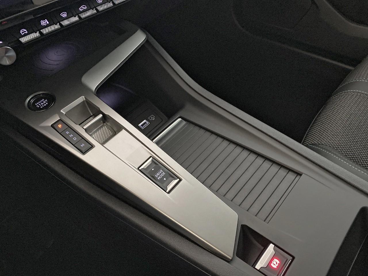 Peugeot 308 hybrid 145 e-dcs6 allure — photo 18