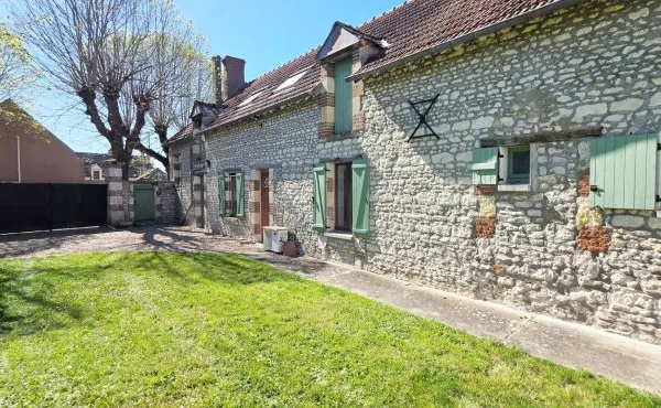 A VENDRE Maison en pierres de 93 m2 habitables sur la commun