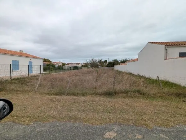 Terrain constructible. 680m2. Centre de La Cotinière
