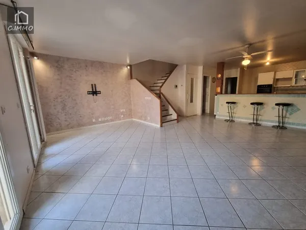 Maison de village avec garage et local indépendant