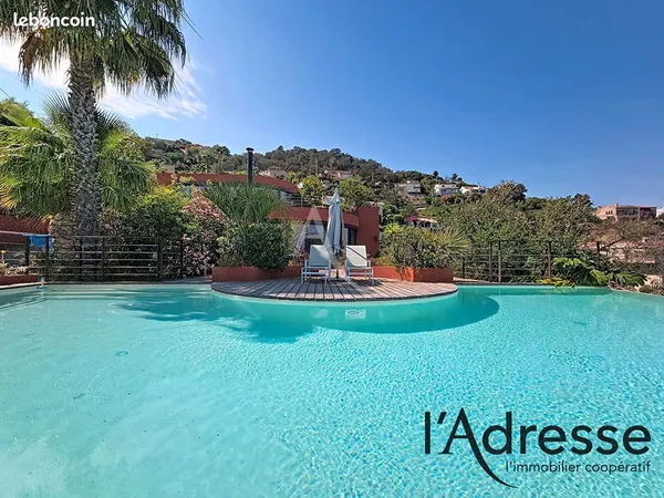 Villa 6 pièces 300 m²