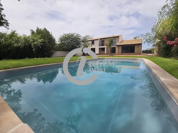 Mauguio proche villa de 215 m², vaste séjour, 5 chamres dont 2