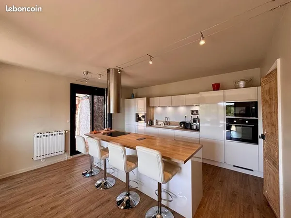 Maison 7 pièces 295 m²