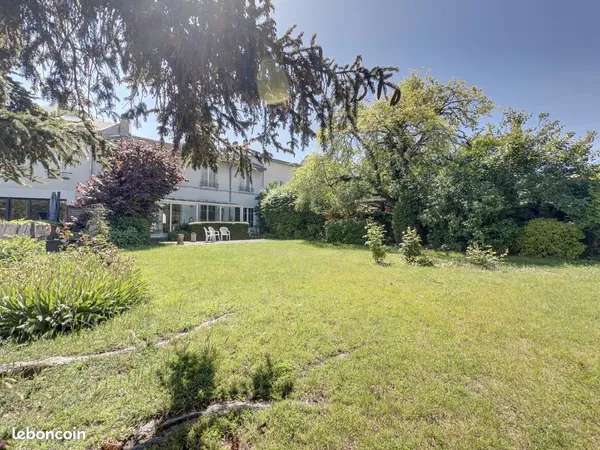 Reims, quartier Sainte Anne, grande maison familiale 5 chambres avec magnifique jardin
