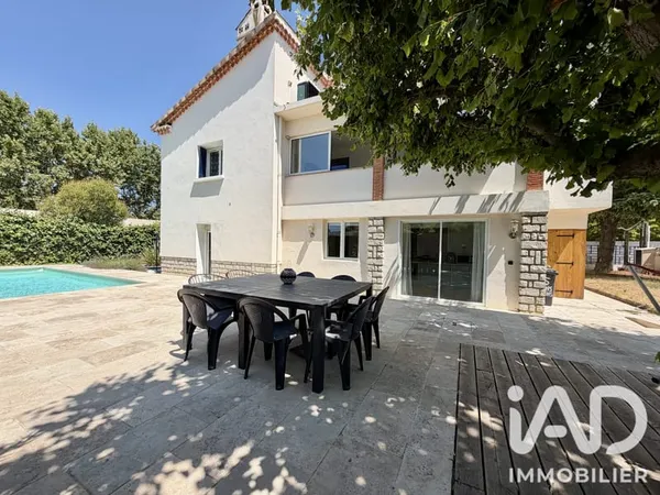Maison 8 pièces 217 m²