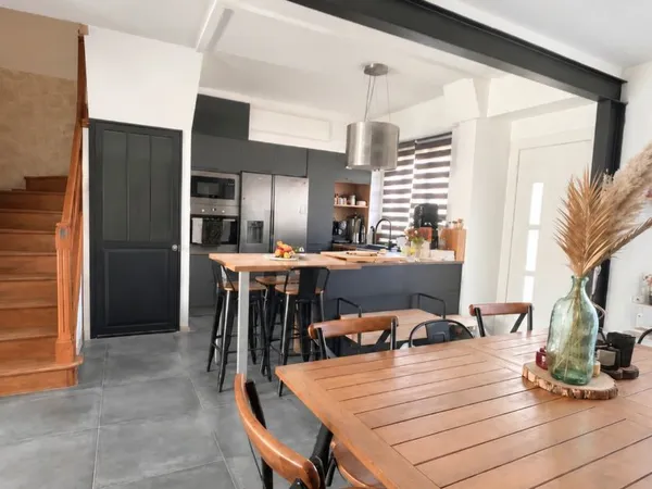 🏡 CHÂTEAUROUX - Maison de ville familiale avec jardin, beaux volumes et panneaux photovoltaïques