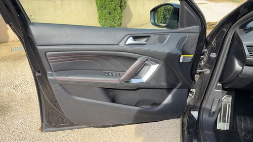 Peugeot 308 1.5 BlueHDi 130 EAT8 - GT Line – 2020 – 104615 km – Diesel – Boîte Automatique — photo 32