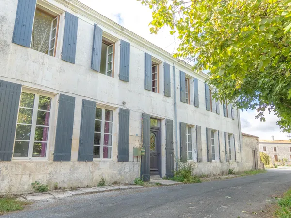 Longère à fort potentiel avec grandes dépendances