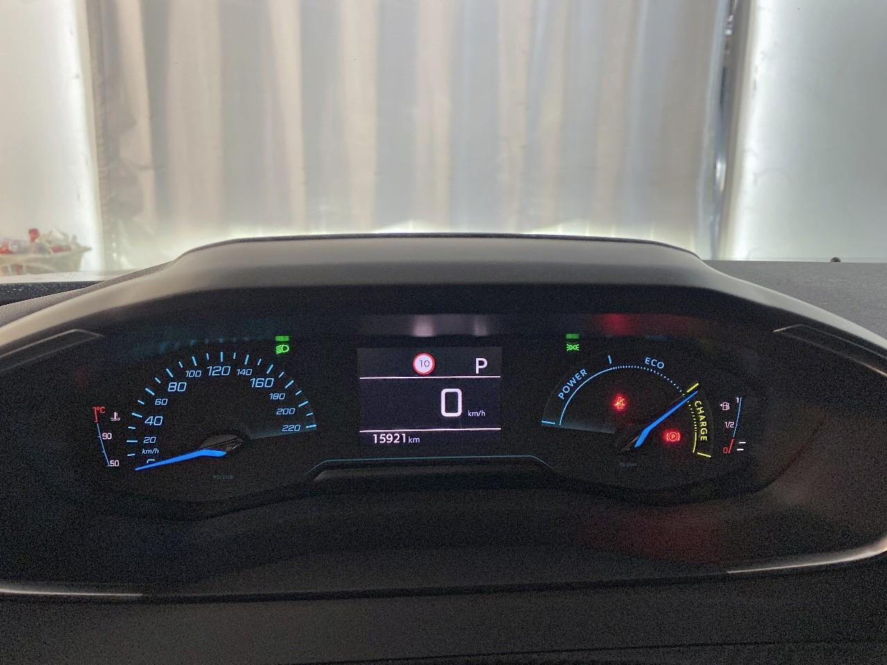 Peugeot 2008 hybrid 136 e-dcs6 style — photo 13