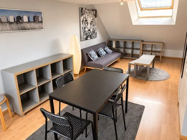 À LOUER - T2 MEUBLÉ EN DUPLEX - proche citadelle