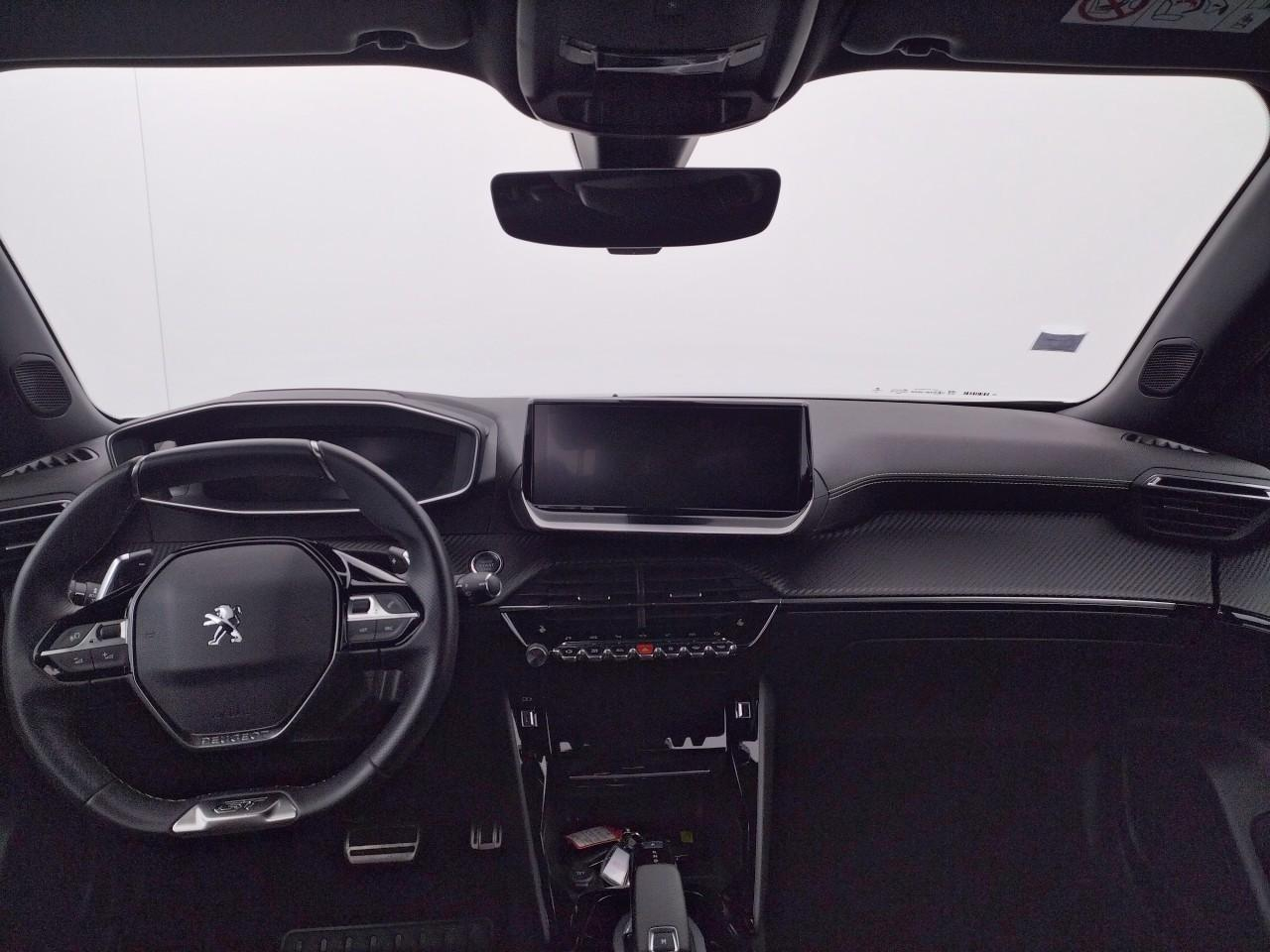Peugeot 2008 puretech 130 s&s eat8 gt — photo 12