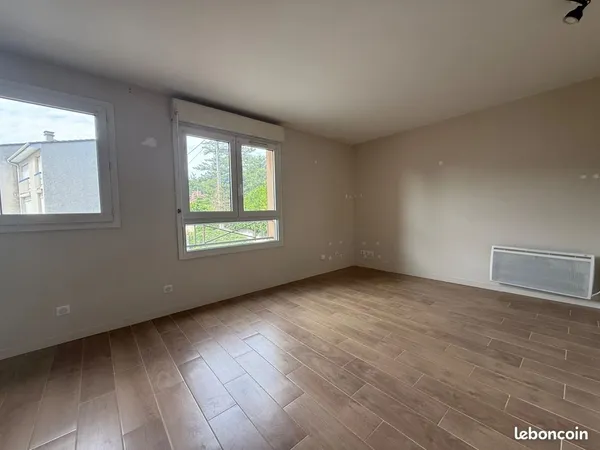 OSNY - 2 pièces rénové 32 m² avec balconnet - 850 CC