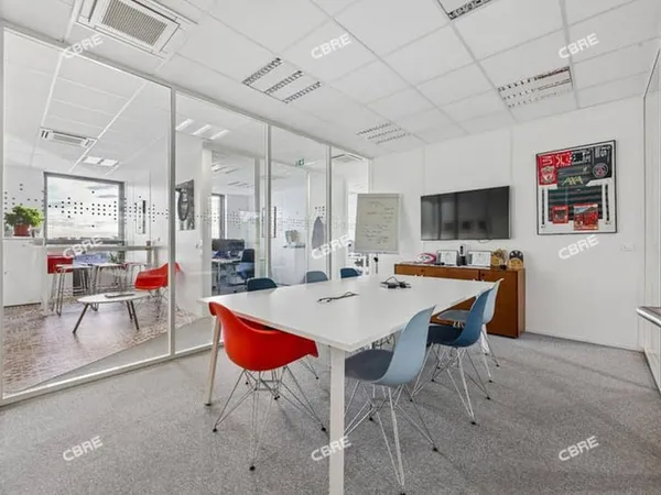 Bureau 170 m²