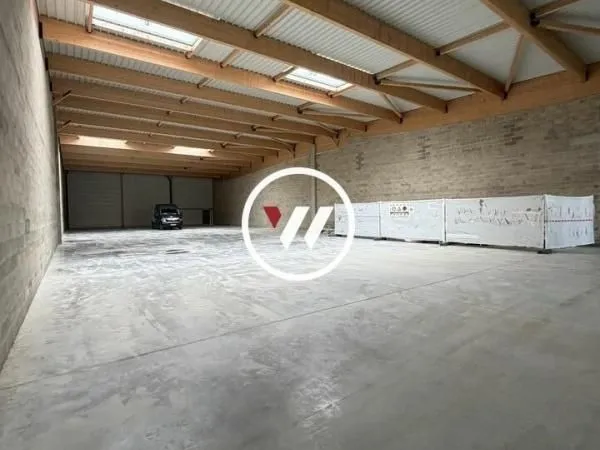 Local d'activité 2 400 m²