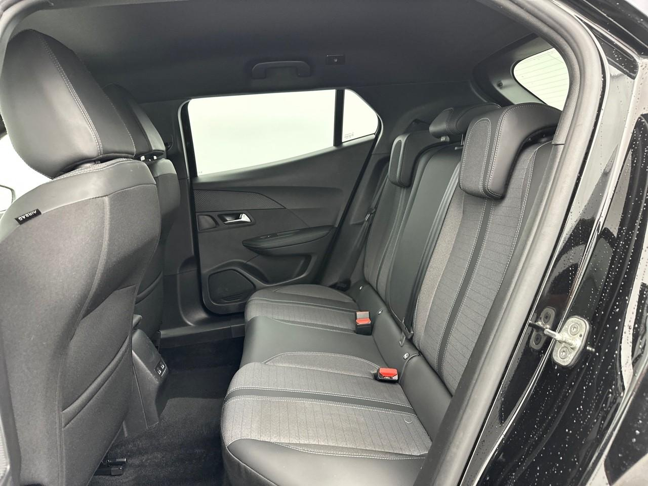 Peugeot 2008 puretech 130 s&s eat8 allure pack — photo 12