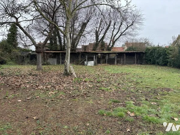 Terrain 681 m²