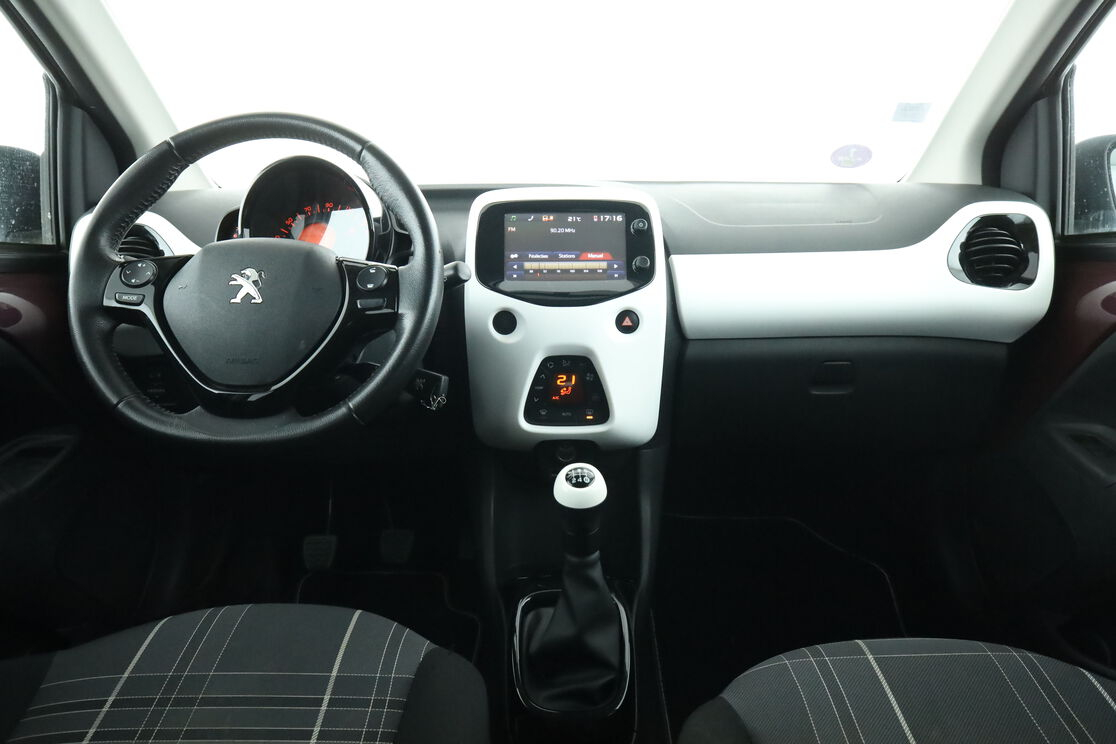 Peugeot 108 1.2 PureTech Allure — photo 11