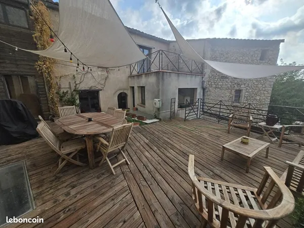 Maison 11 pièces 220 m²