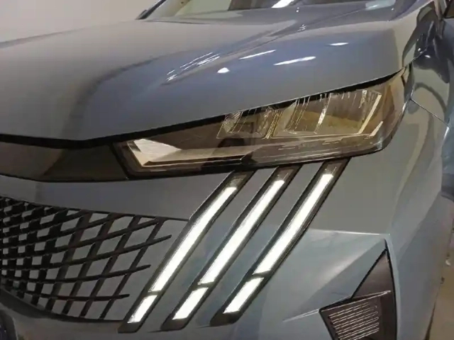 Peugeot 5008 hybrid 136 e-dcs6 — photo 16
