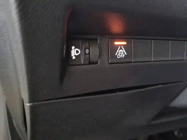 Peugeot 208 electrique 50 kwh 136ch — photo 33