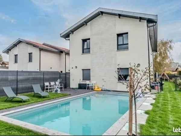 Maison de standing avec piscine - agences s'abstenir