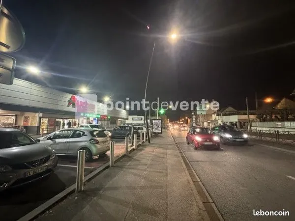 Local commercial 258 m²