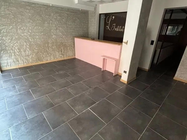 Loue local commercial 64m2 à Oraison
