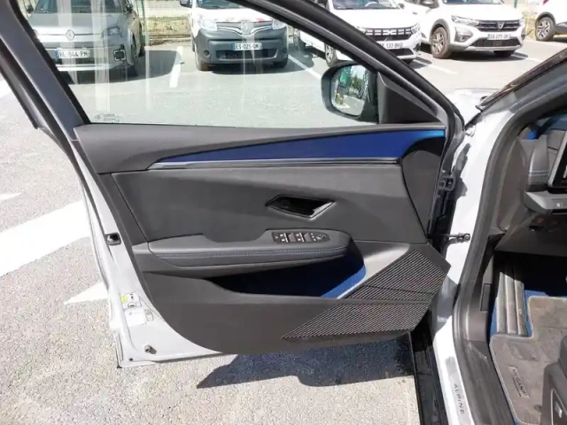 Renault Megane e-tech 220 ch autonomie confort — photo 21
