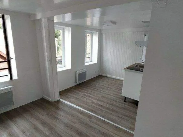 Studio 19m2. Proximité immédiate des facultés, citadelle.