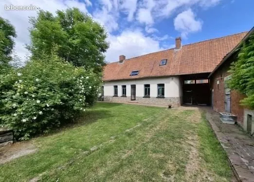 Ferme Artesienne au carré - Pas de Calais rurale - batiments en brique rouge