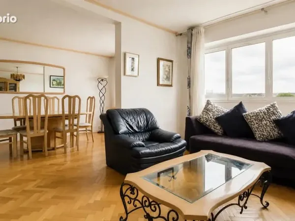 Centre Appartement familial lumineux avec vue panoramique, parking et cave