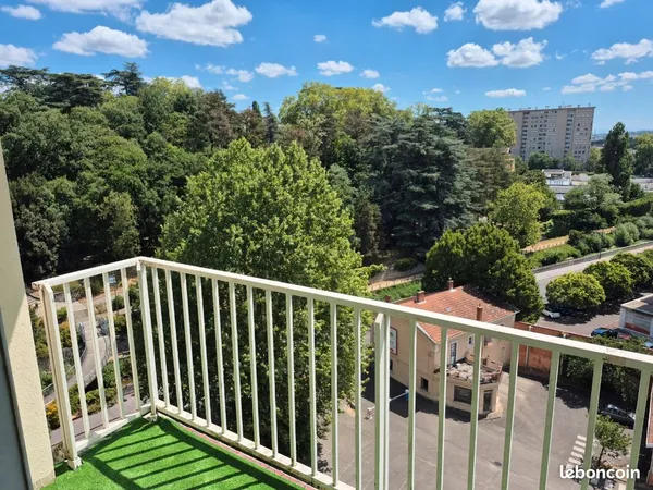 F4 dernier étage résidence Les Jardins de l'Yzeron