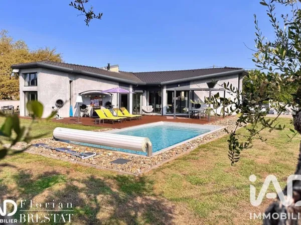 Maison 5 pièces 230 m²