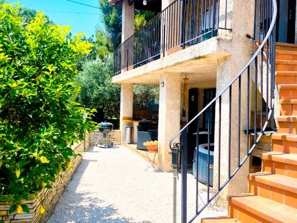 Maison 83 m² + 83 m² de potentiel - Terrain 800 m² - 2 chambres ( voir + ) - Tarascon