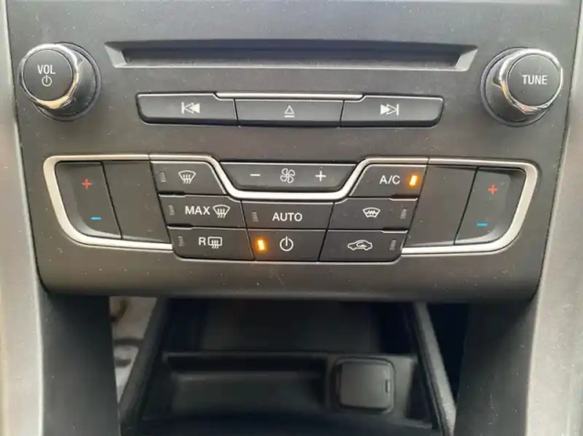 Ford Mondeo 1.5 ecoboost 160ch titanium 5p — photo 5
