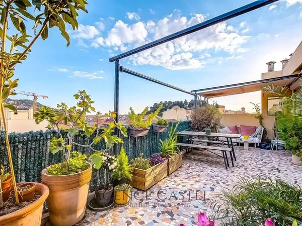 NICE GARIBALDI - TOIT TERRASSE DE 4/5 PIECES AVEC TERRASSE ET AS